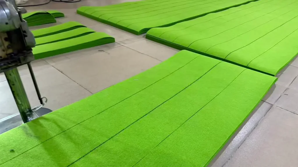 Cutting Process of Green Low-Temperature Felt Sleeve (180°C)