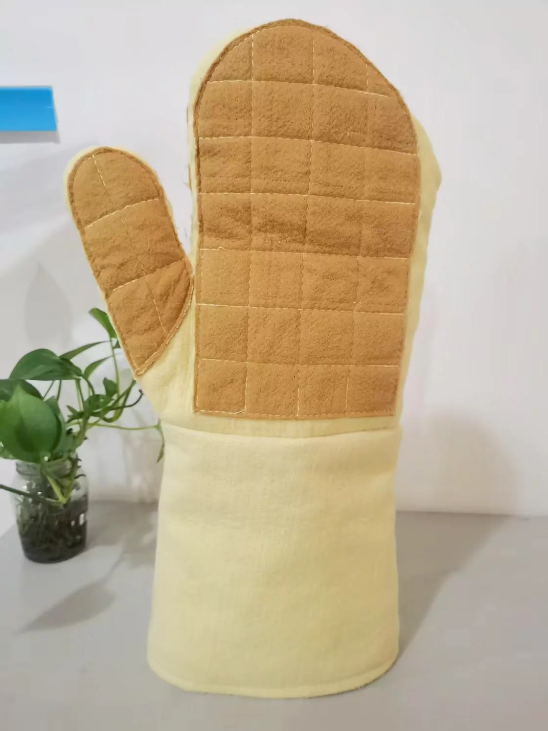 GP21-DPBO heat resistant gloves Before Heat Resistance Testing