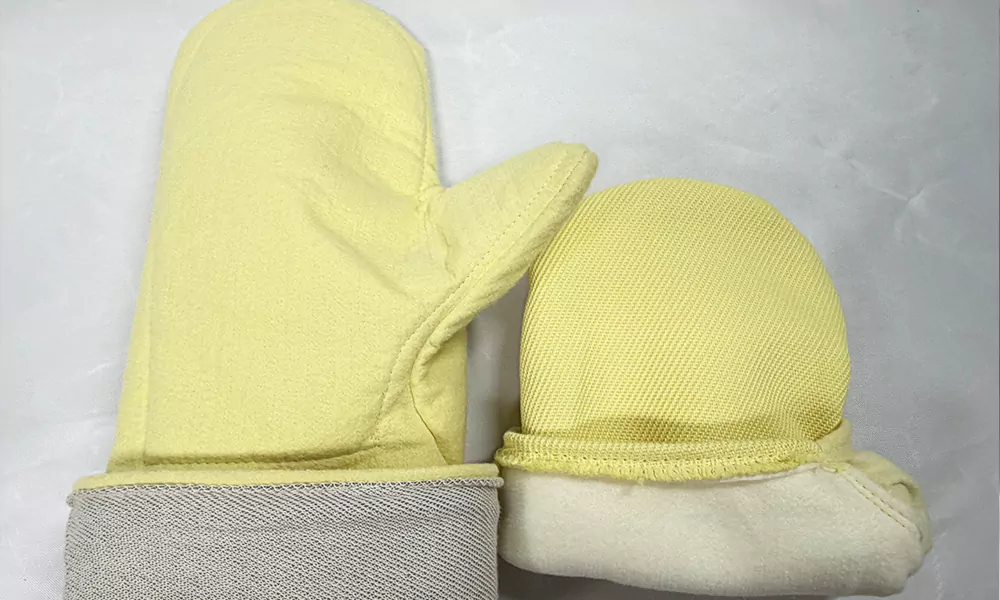 CALM GPTT21 heat-resistant gloves use different inner lining materials to enhance wearing comfort while improving thermal insulation performance