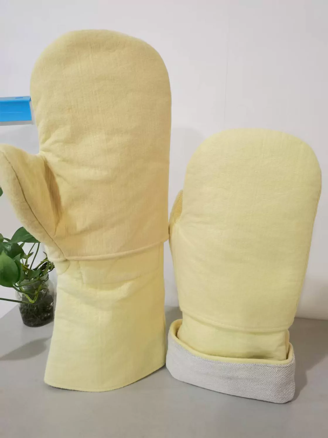 GPTT21 heat resistant gloves before Heat Resistance Testing