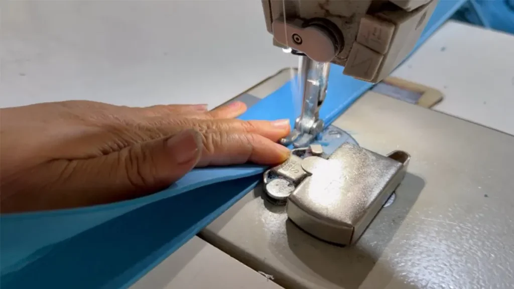 Sewing Low-Temperature Blue Felt Sleeve